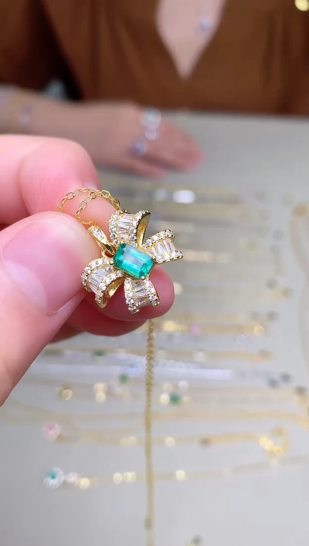 银S925镶嵌颈饰祖母绿吊坠