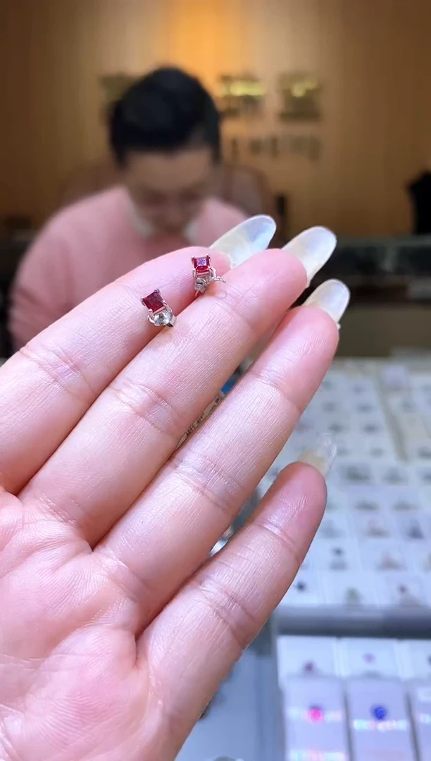 【闪购商品】红宝石耳饰银S925镶嵌天然红宝石耳钉