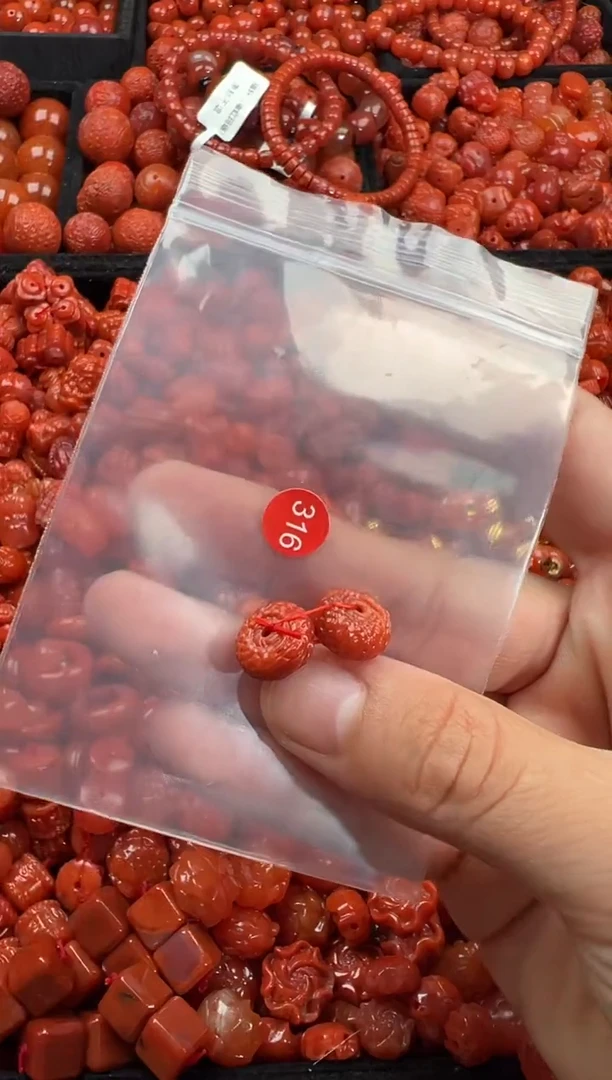 南红玛瑙未镶嵌颈饰1