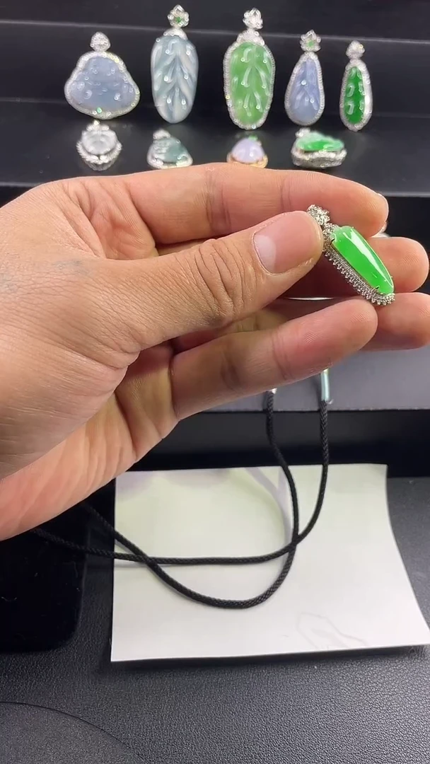 【闪购商品】翡翠吊坠(不含链)18K金镶嵌吊坠