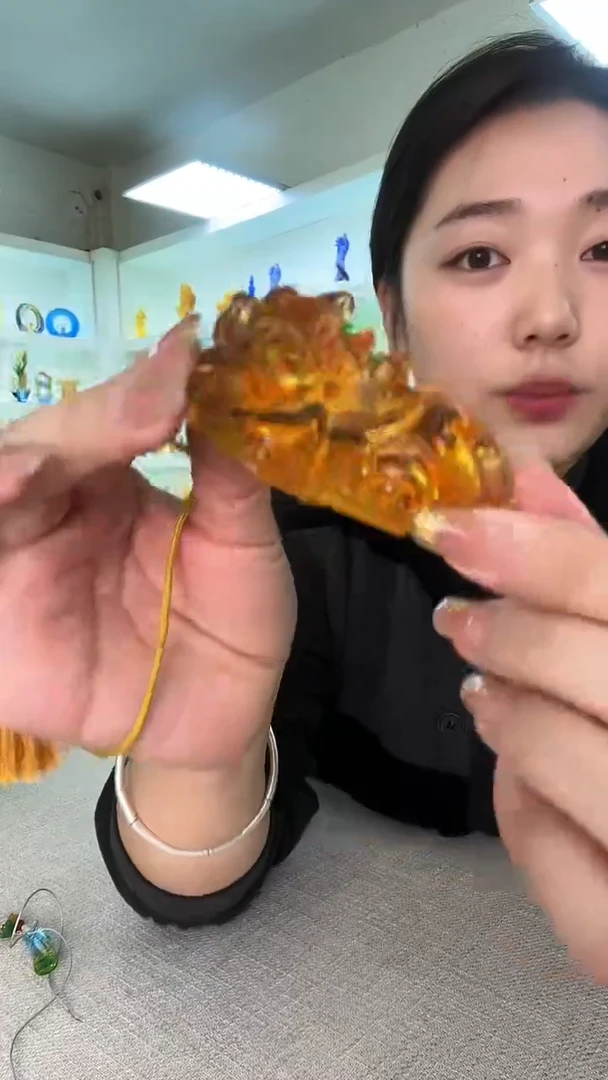 手工艺品琉璃黄色貔貅挂件