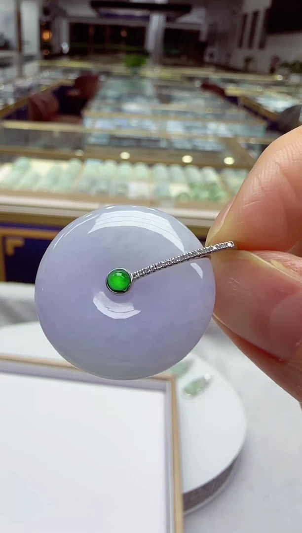 颈饰18K金镶嵌翡翠平安扣