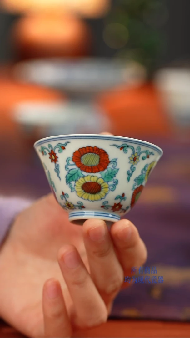 源明青忆斗彩团菊纹三秋杯