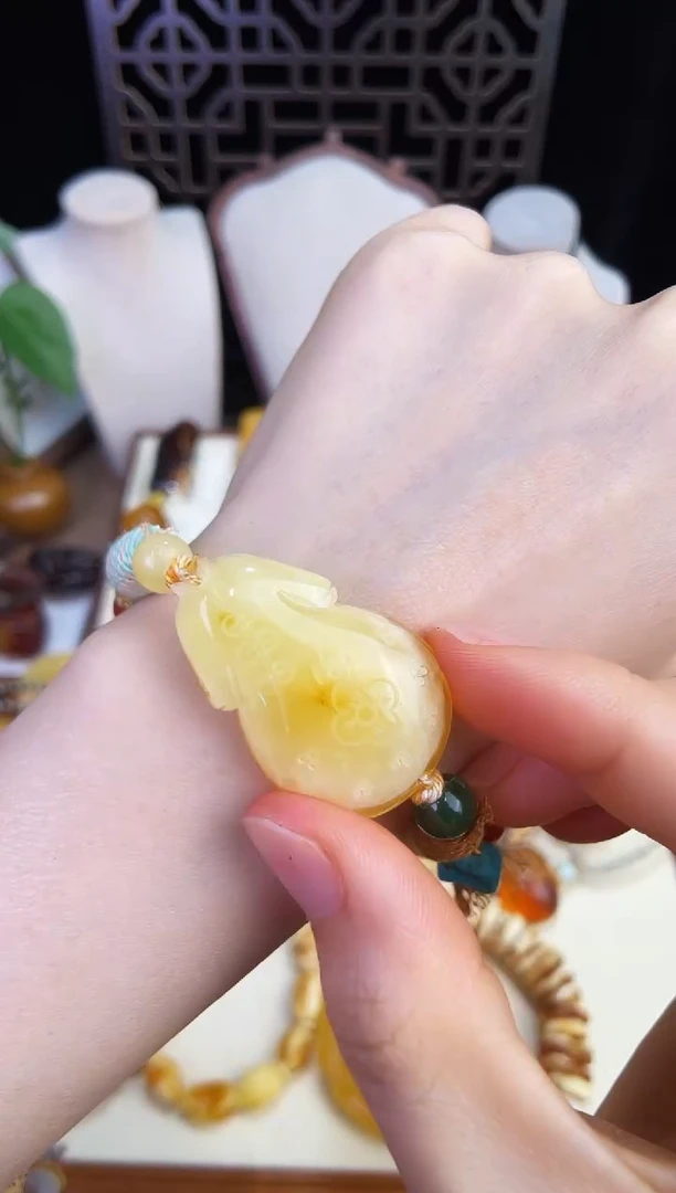 未镶嵌琥珀珠宝奇石柒月