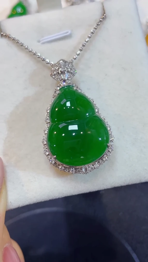 18K金镶嵌定制翡翠380000排队定金链接