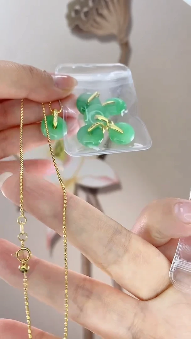 【闪购商品】翡翠吊坠(赠链)未镶嵌多样性小扣子X33