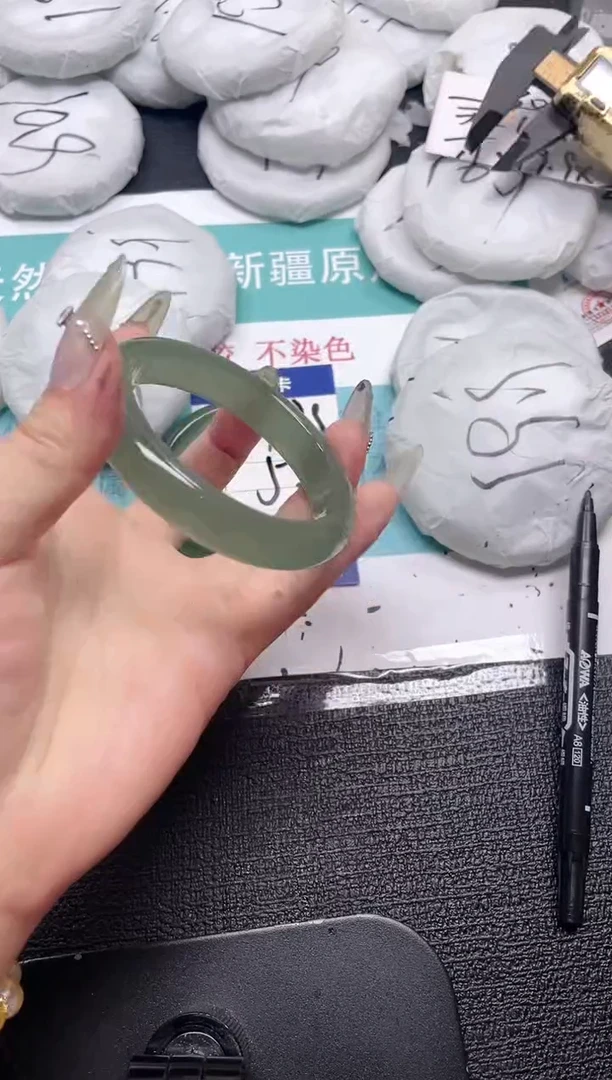 未镶嵌手镯石英质玉439-56