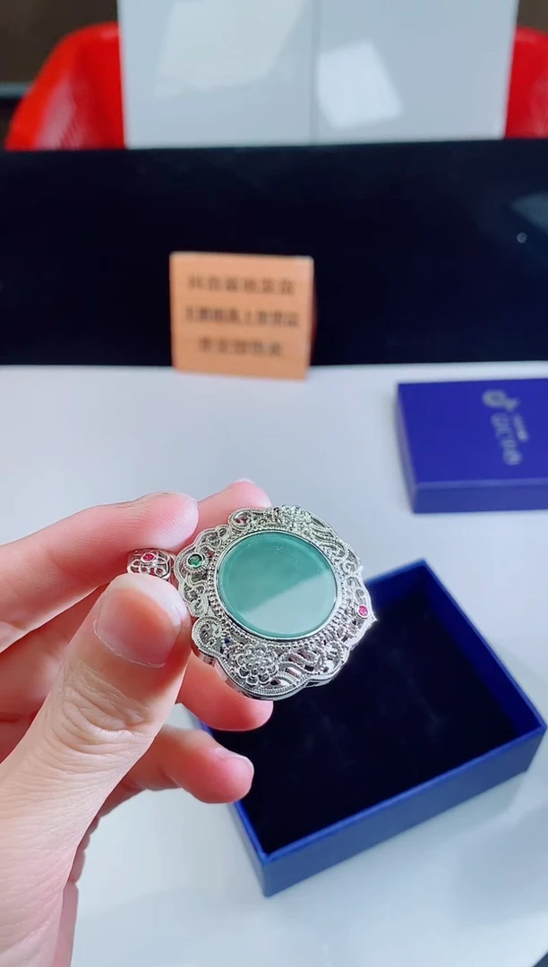 颈饰未镶嵌翡翠·