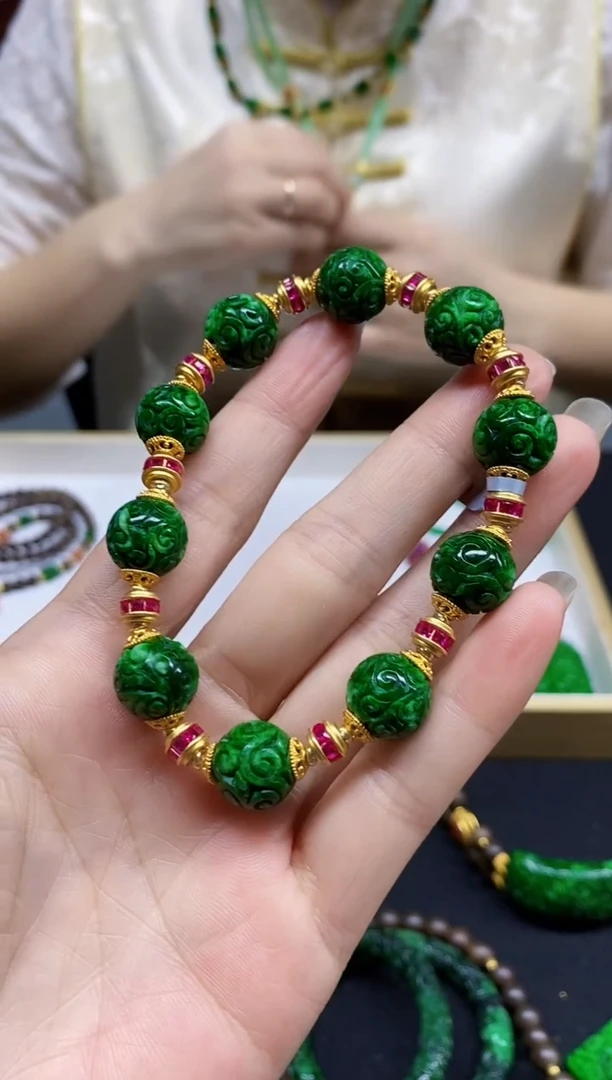 颈饰未镶嵌翡翠手串