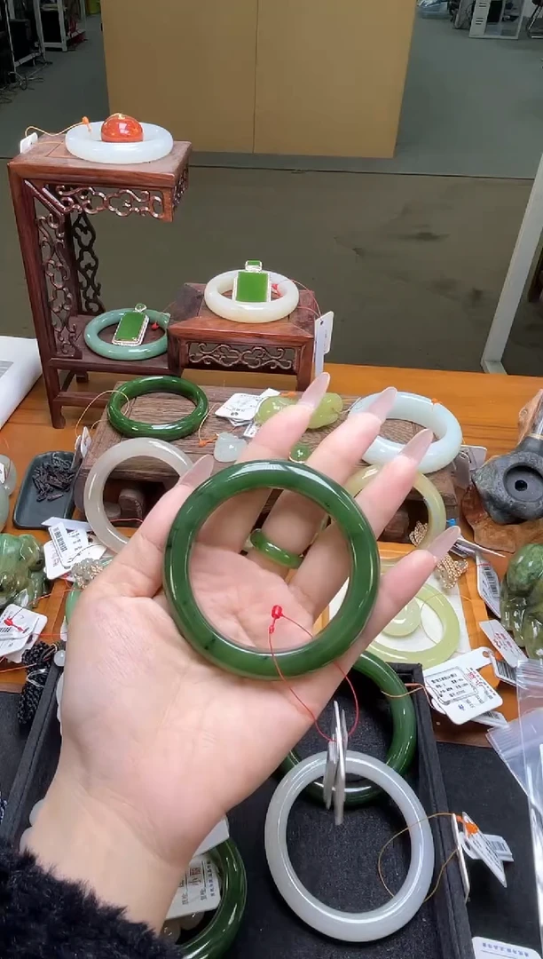 未镶嵌手镯和田玉俄料碧玉 57+圈