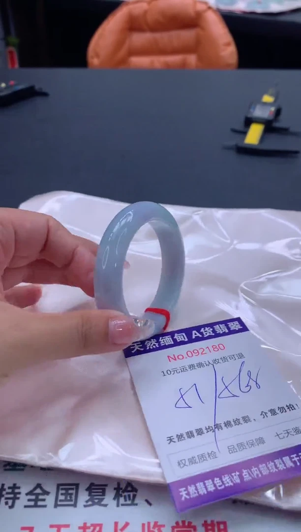 未镶嵌手镯翡翠有纹，完美者勿拍
