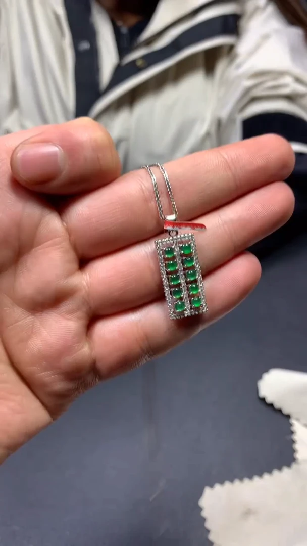 【闪购商品】翡翠吊坠(赠链)未镶嵌0850483418/多样性发一