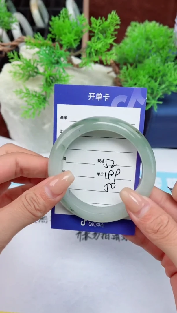 【闪购商品】石英质玉手镯未镶嵌50