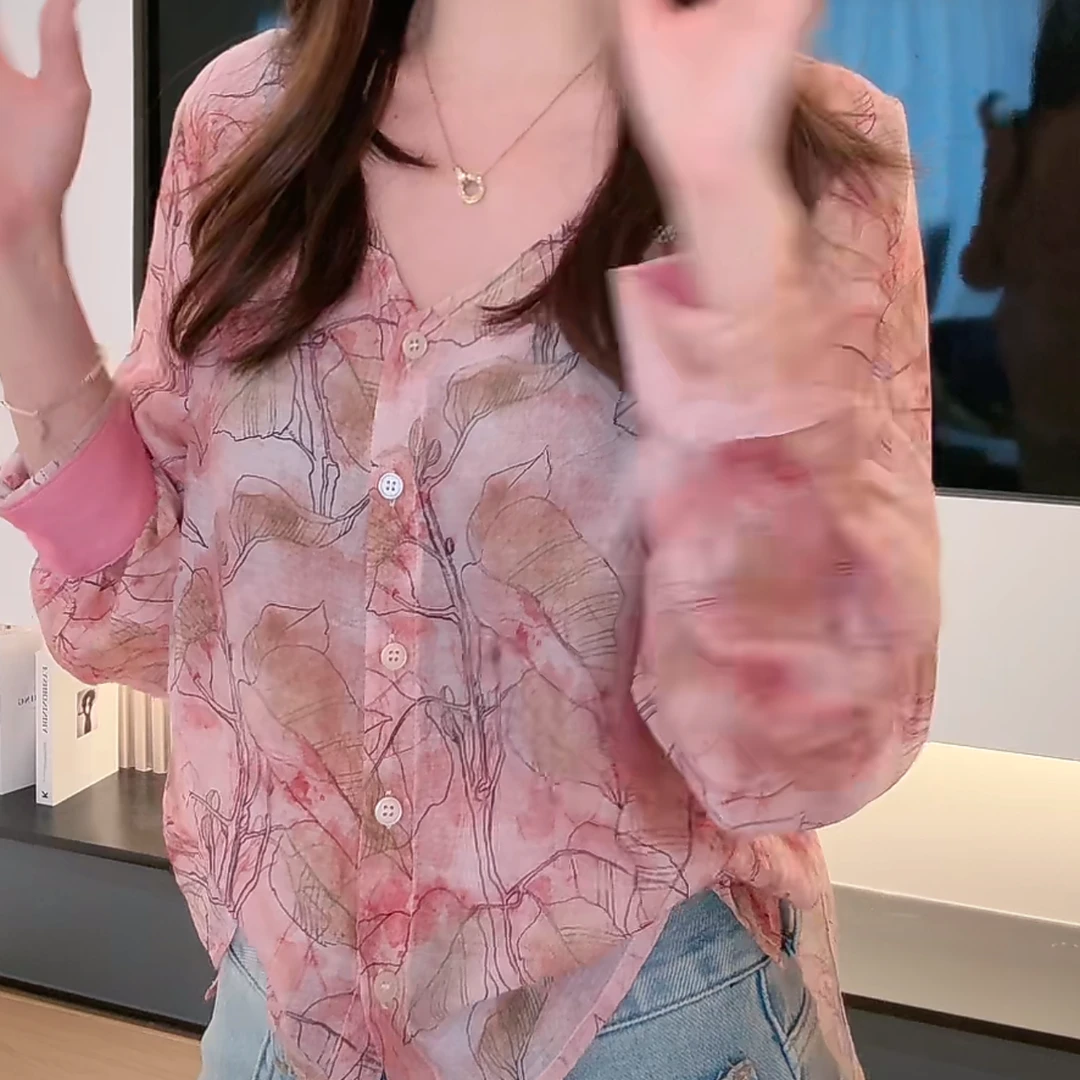港风气质设计感碎花小衫女2025新款春季时尚粉色显白v领长袖衬衫