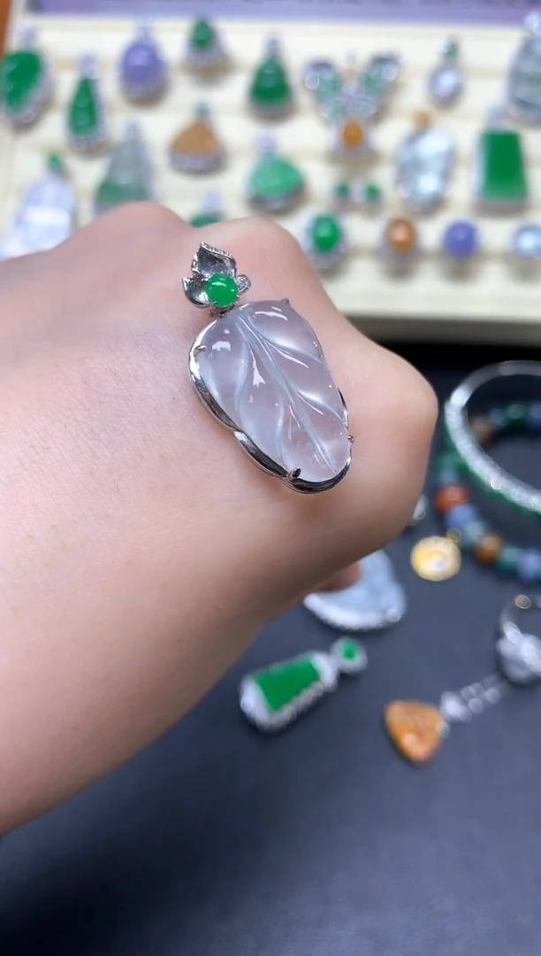 【闪购商品】翡翠吊坠(不含链)18K金镶嵌吊坠|2750+275