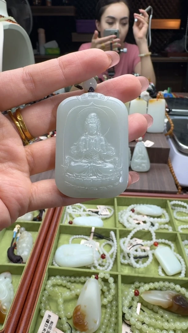 和田玉未镶嵌吊坠(赠链)且末料青白玉观音吊坠