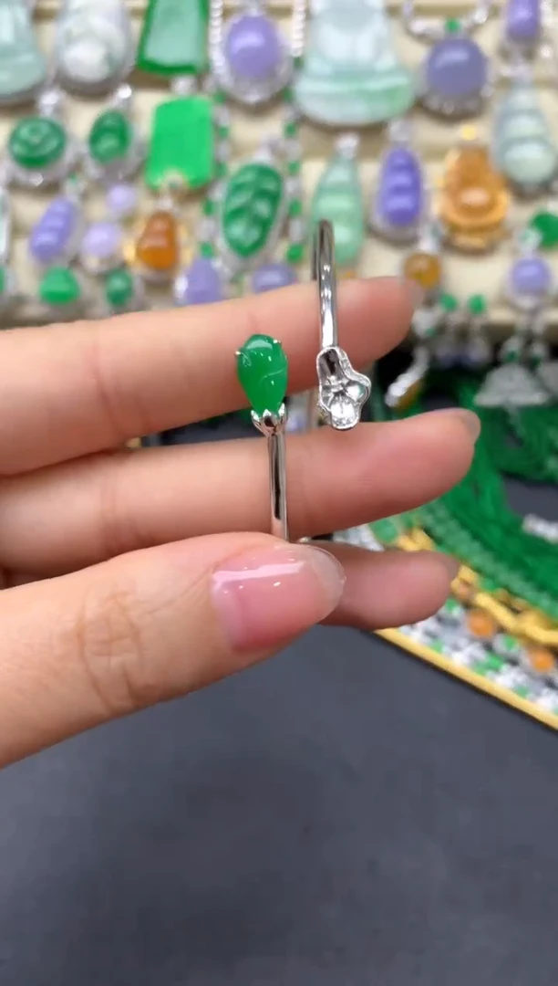 【闪购商品】翡翠手镯18K金镶嵌390中国好珍宝