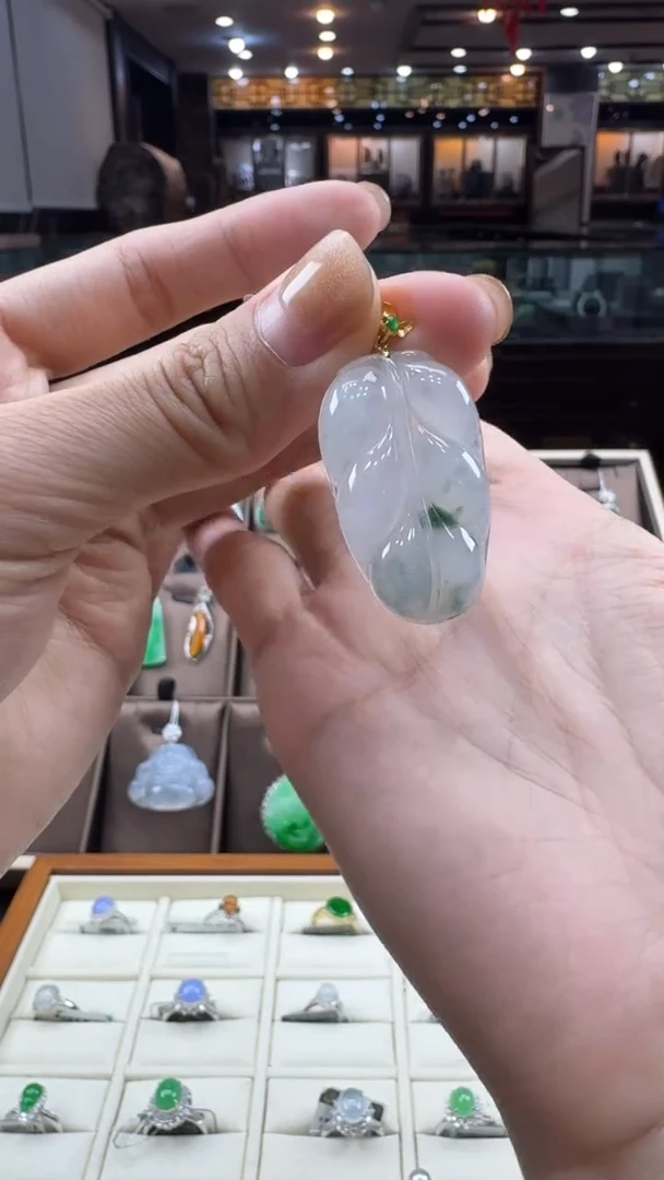 【闪购商品】翡翠颈饰18K金镶嵌树叶