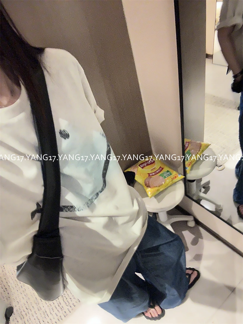 杨十七 “大大笑脸”米花灰圆领印花宽松短袖T恤女夏