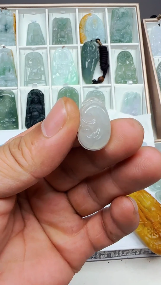 【闪购商品】翡翠颈饰未镶嵌缅甸天然A货翡翠