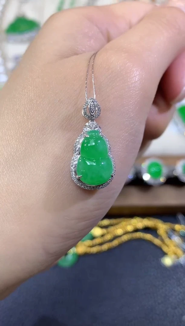 吊坠(不含链)18K金镶嵌翡翠A13