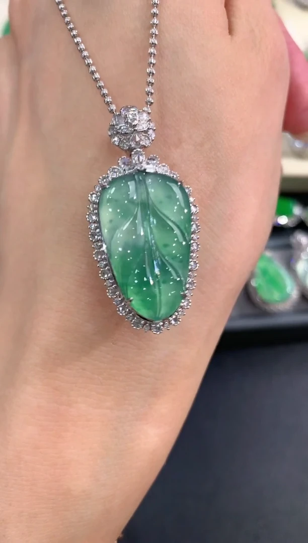 翡翠18K金镶嵌吊坠(不含链)春日珠宝q143