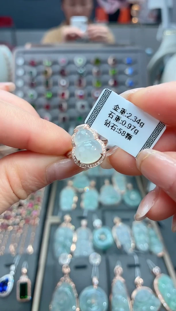 18K金镶嵌戒指翡翠0.97