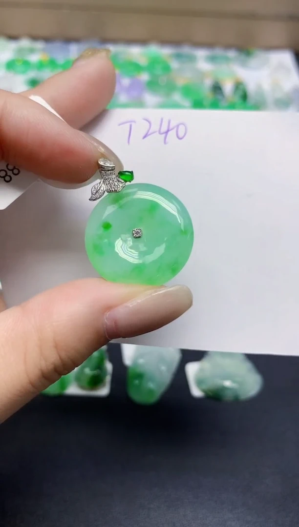 颈饰18K金镶嵌翡翠天然缅甸翡翠A货翡翠百元以上9元证书费自理