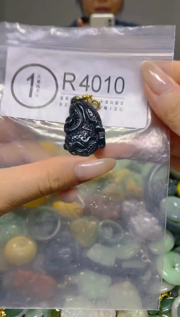 颈饰未镶嵌翡翠/R/翡翠A货，一件也是批发价