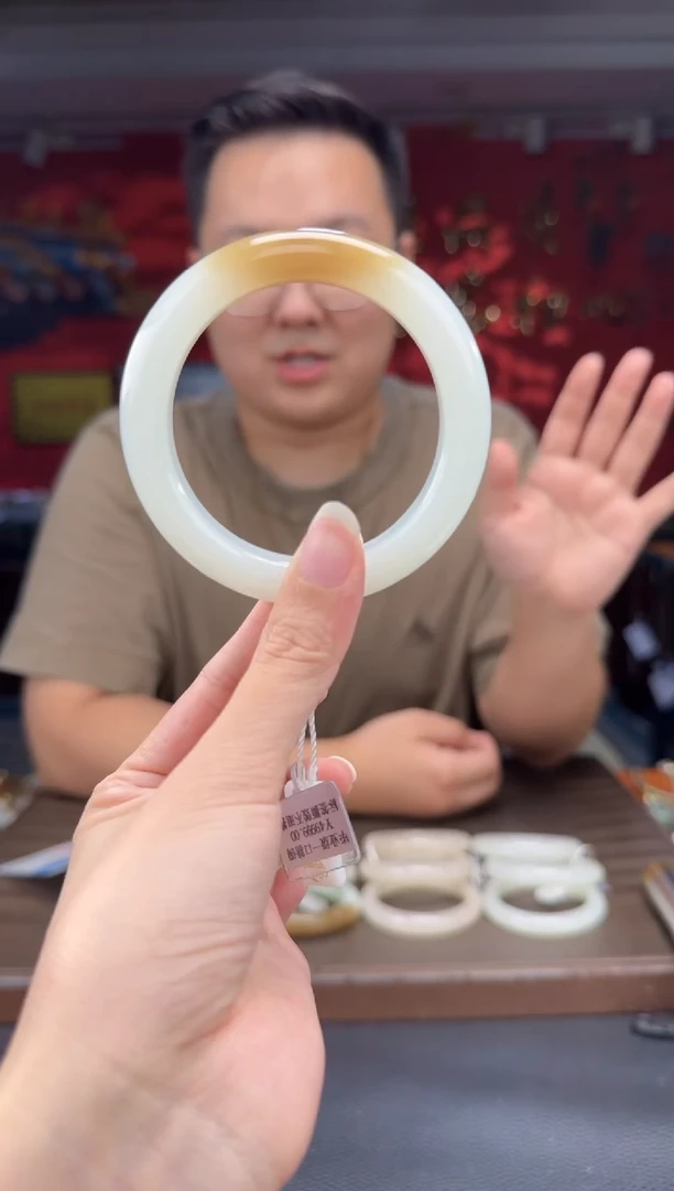 颈饰未镶嵌和田玉且末糖白手镯54-60