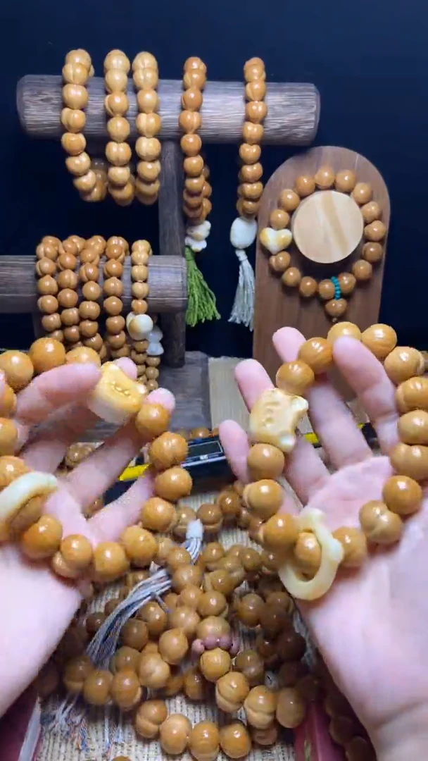 猴头核桃手串小熊饼干屁桃手串