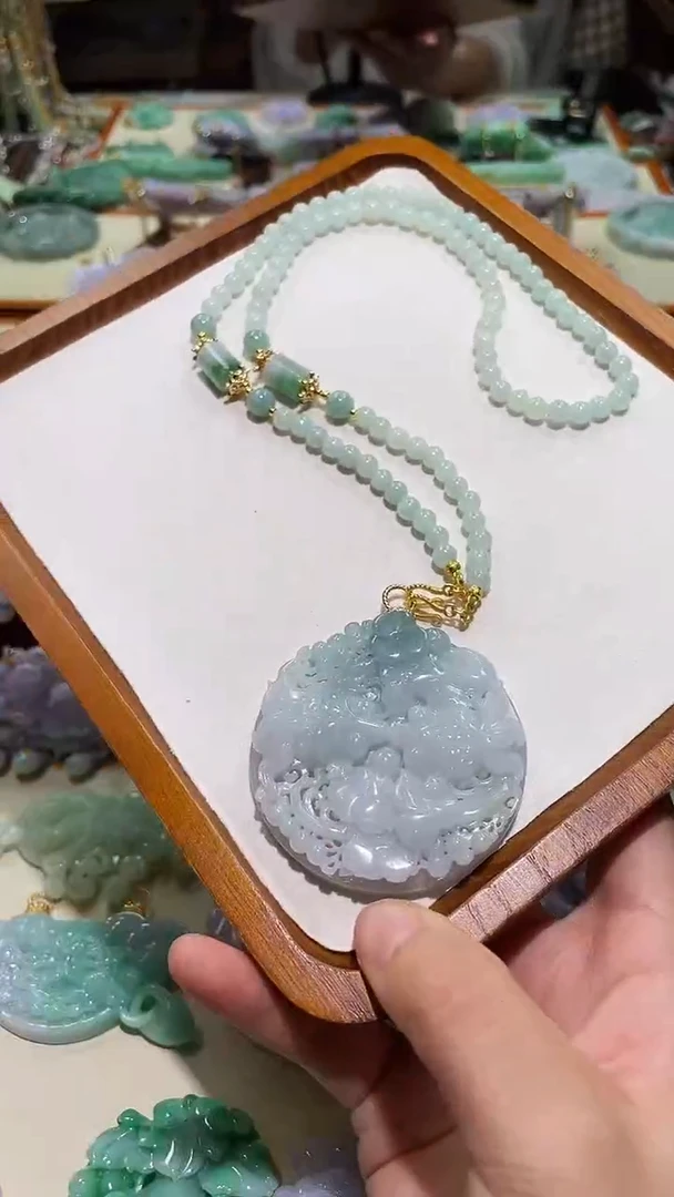 翡翠未镶嵌颈饰吊坠