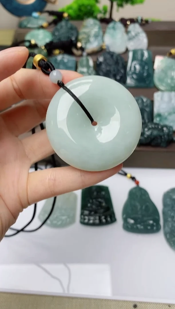 翡翠未镶嵌颈饰