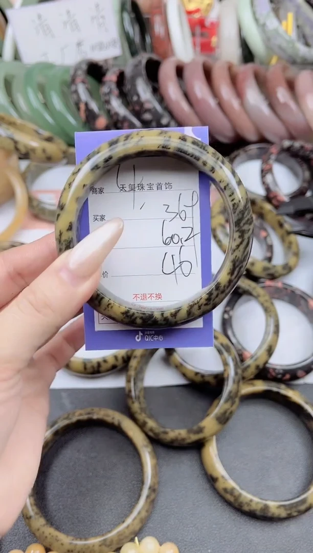 未镶嵌手镯石英质玉369