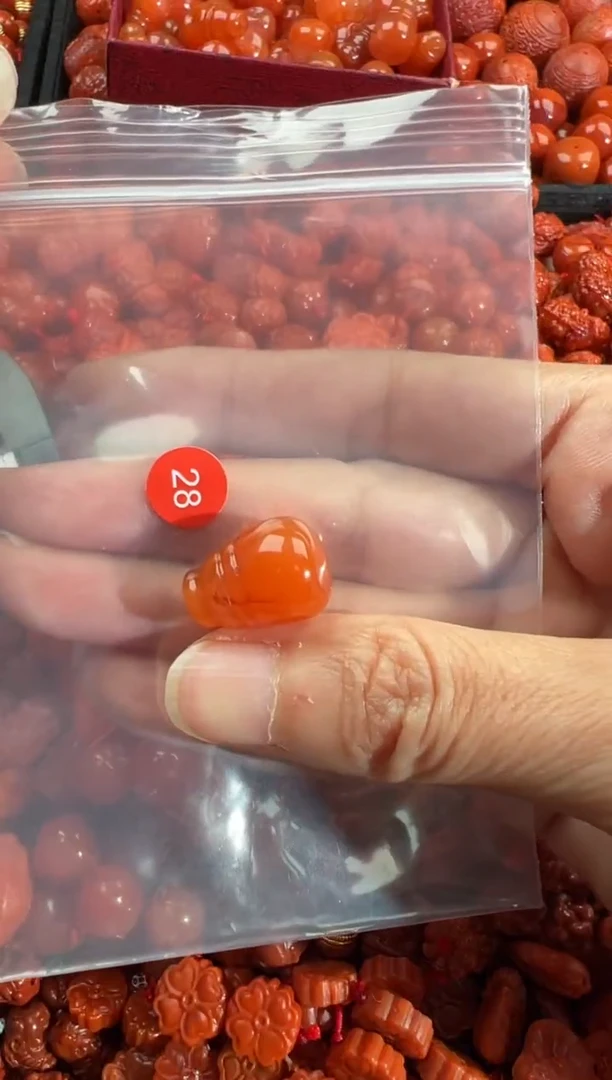 南红玛瑙未镶嵌颈饰1