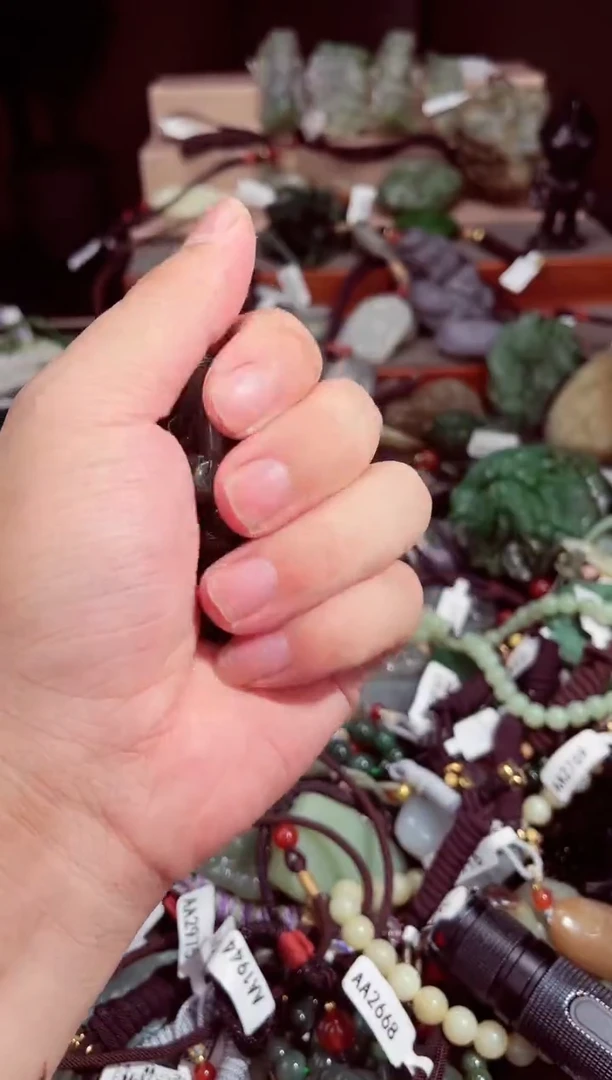 和田玉未镶嵌颈饰拍一发一