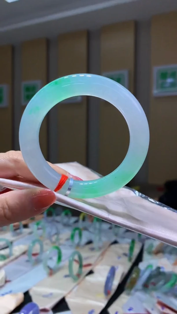 未镶嵌手镯翡翠-C14  圈口55 全款28.6万 定金2万