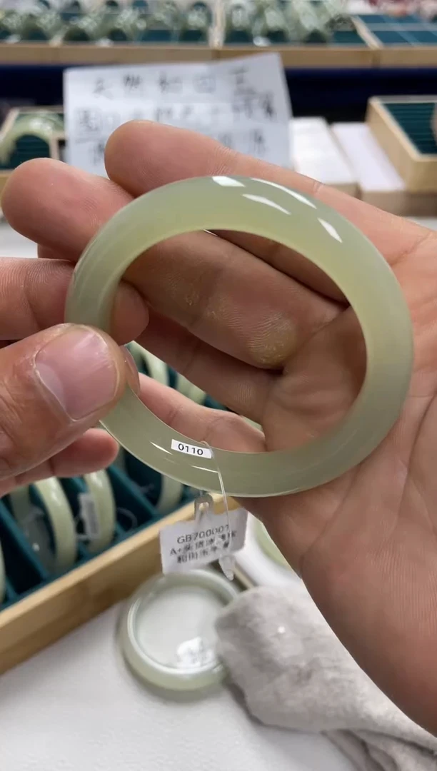 未镶嵌手镯和田玉尹和田玉手镯700001