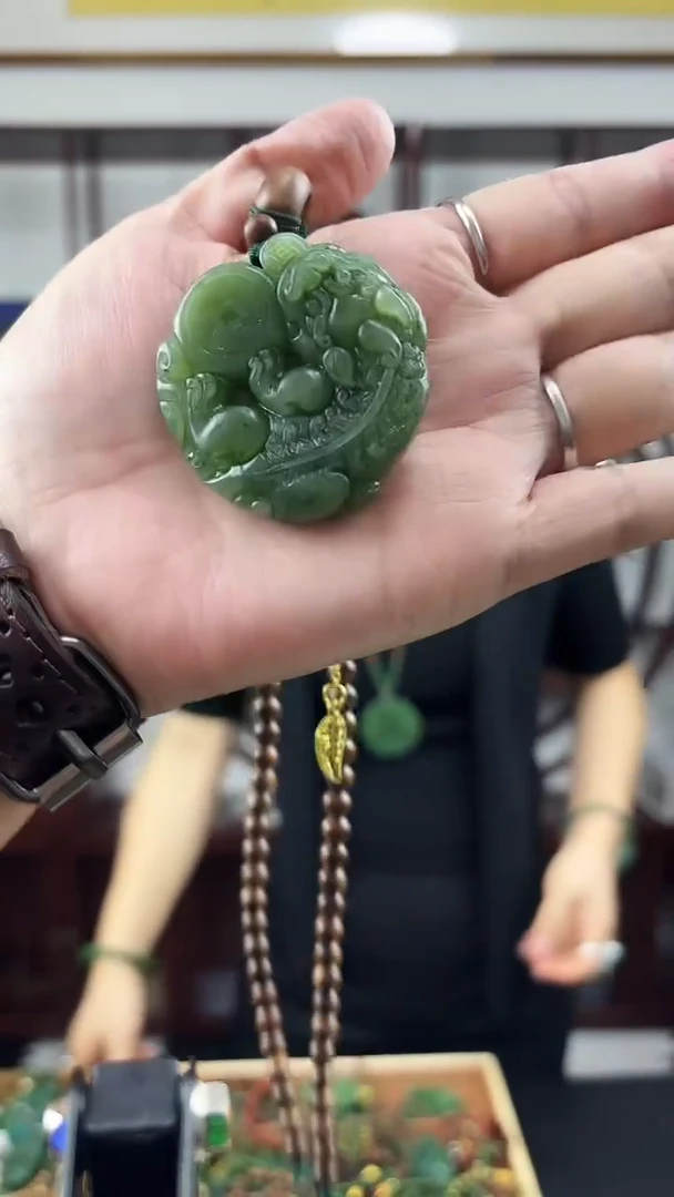 颈饰未镶嵌和田玉1