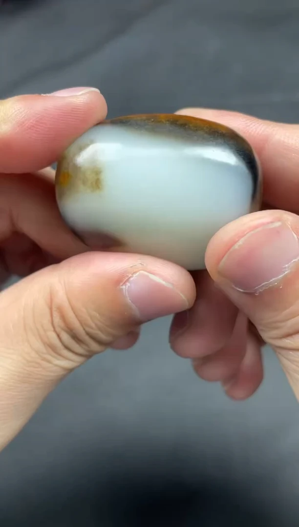 颈饰未镶嵌和田玉小**。4