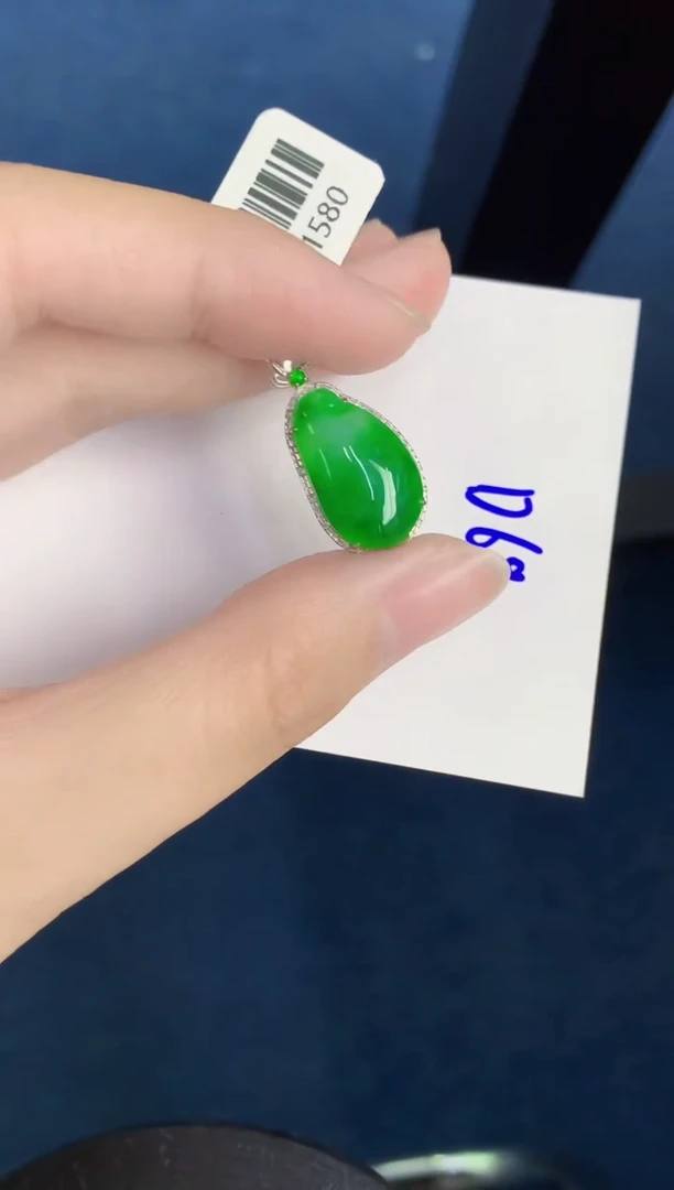翡翠18K金镶嵌颈饰天然翡翠緬甸A貨