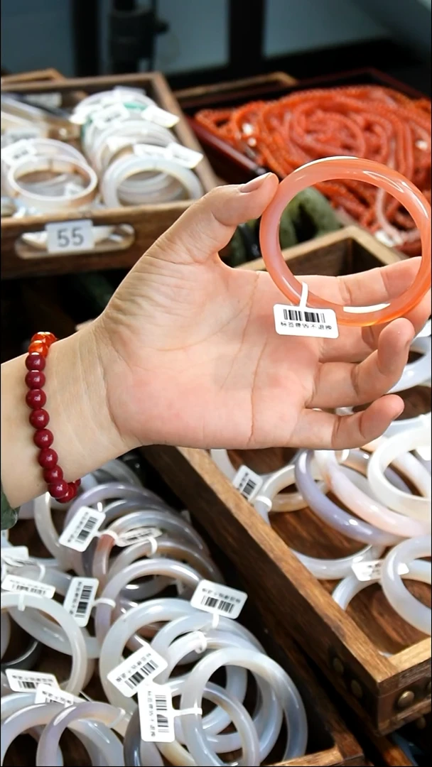 未镶嵌镯子玛瑙/玉髓家***兴1-1   58.3