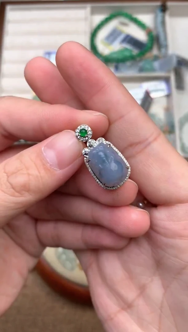 18K金镶嵌挂件翡翠一