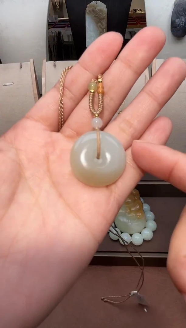 颈饰未镶嵌和田玉苏