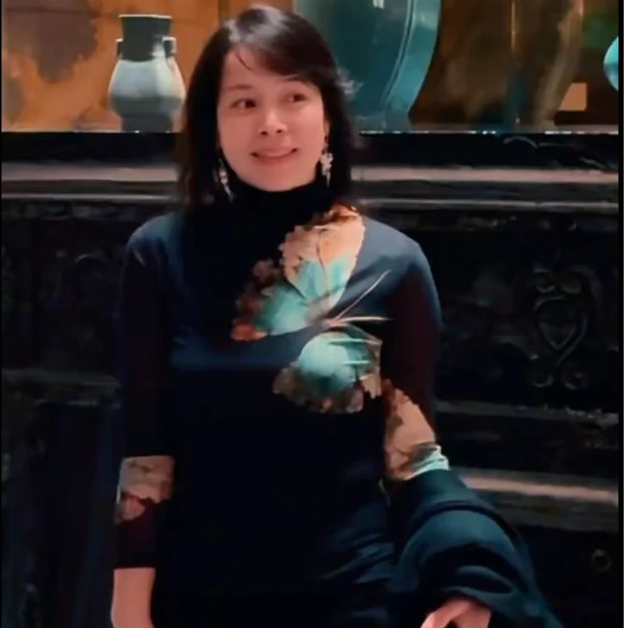 【蝶恋花专属】时尚洋气长袖高领网纱t恤女205秋冬新款上衣休闲