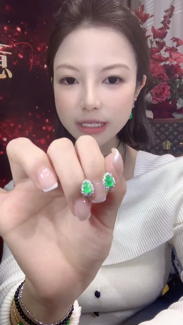 18K金镶嵌翡翠耳饰A34