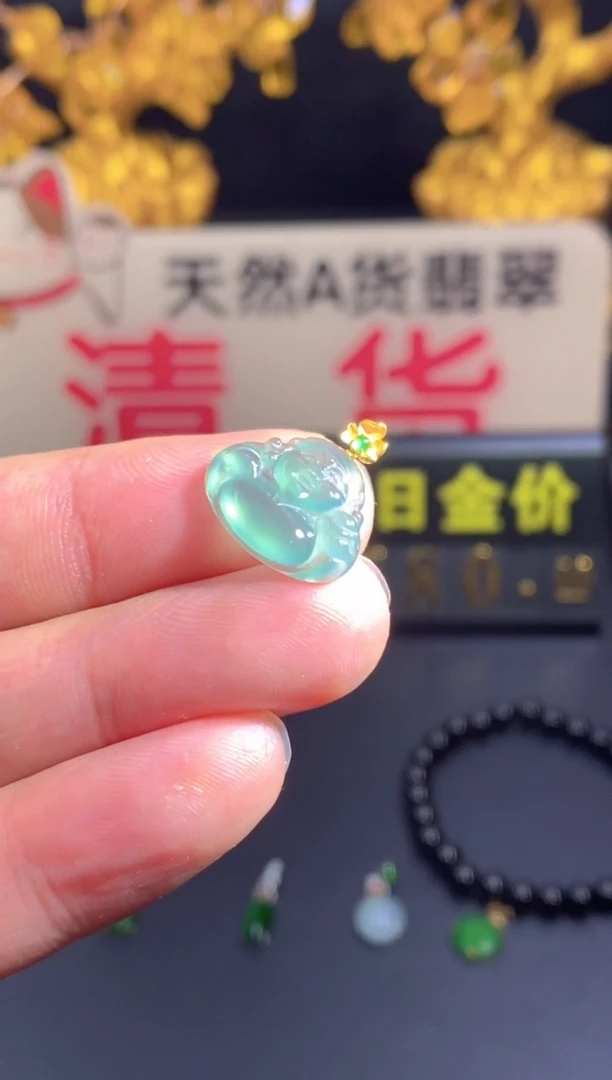 翡翠18K金镶嵌颈饰