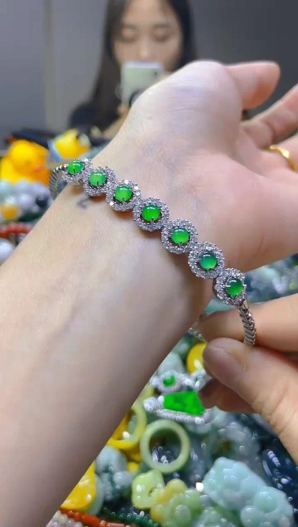 翡翠未镶嵌颈饰/Z/翡翠A货，一件也是批发价