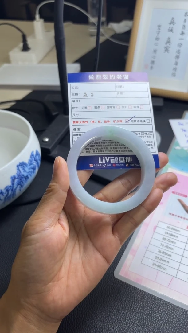 未镶嵌手镯定制翡翠误****处定制手镯不退不换