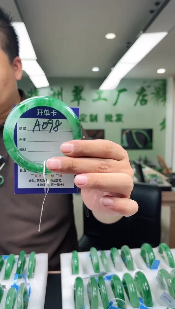 未镶嵌手镯石英质玉60